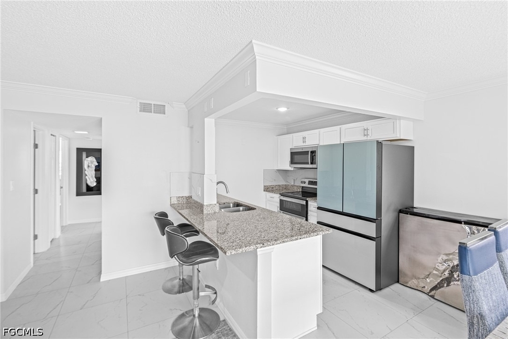 3225 E Riverside Drive - Photo 7