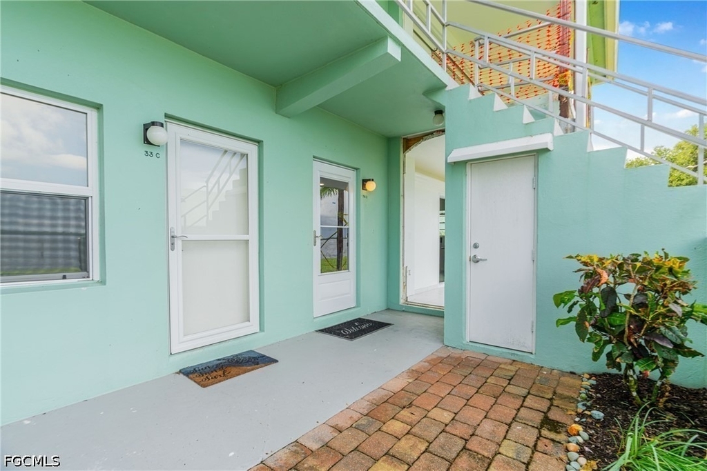 3225 E Riverside Drive - Photo 18
