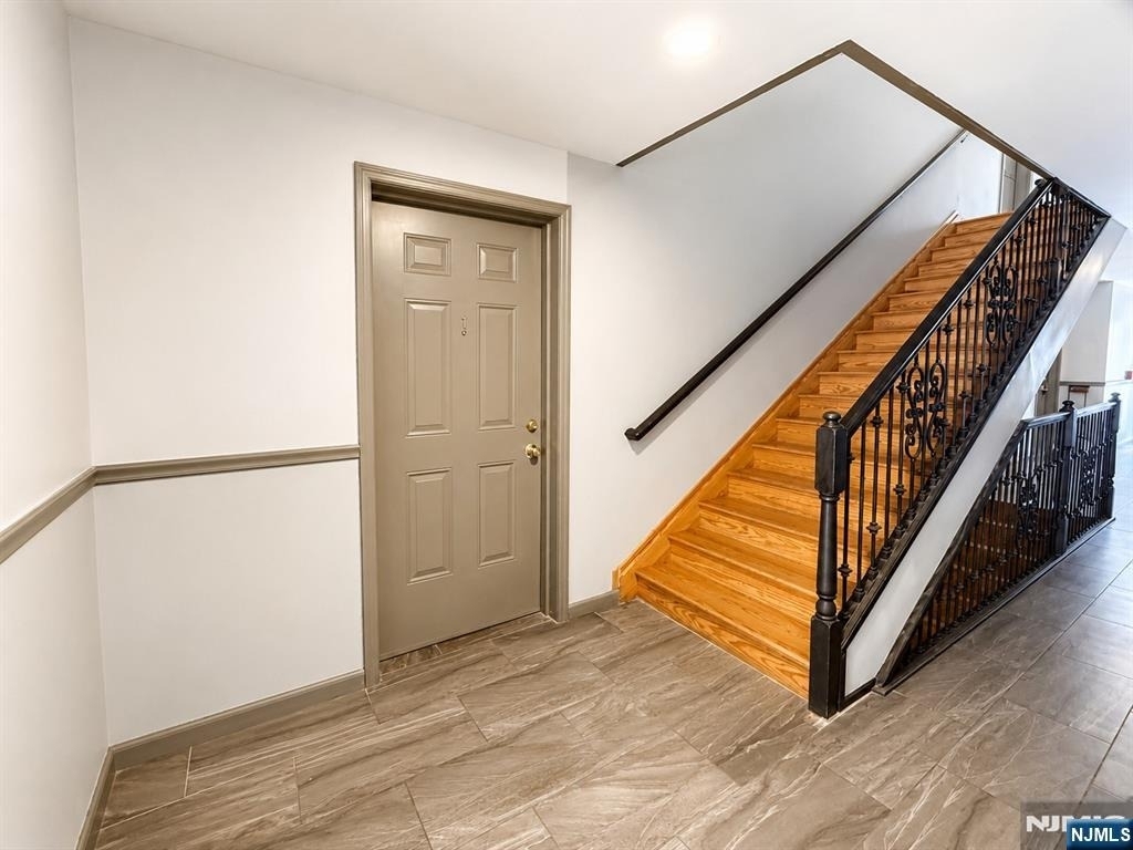 40-70 Watchung - Photo 2