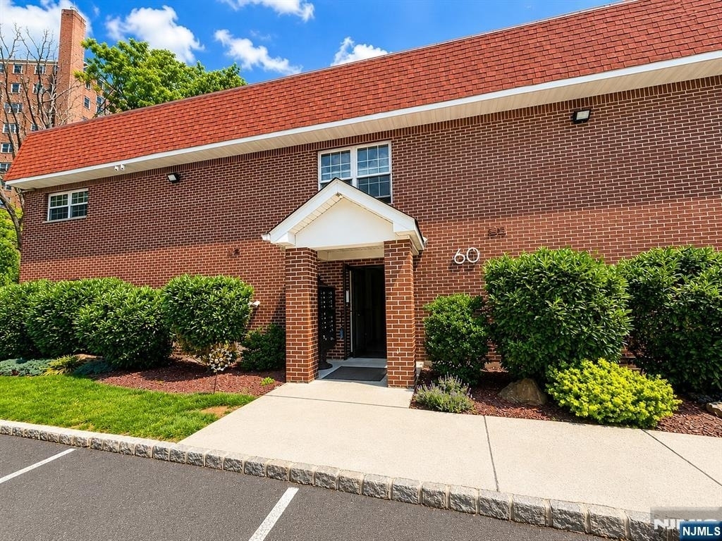 40-70 Watchung - Photo 1