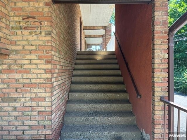 221 Ringwood - Photo 2