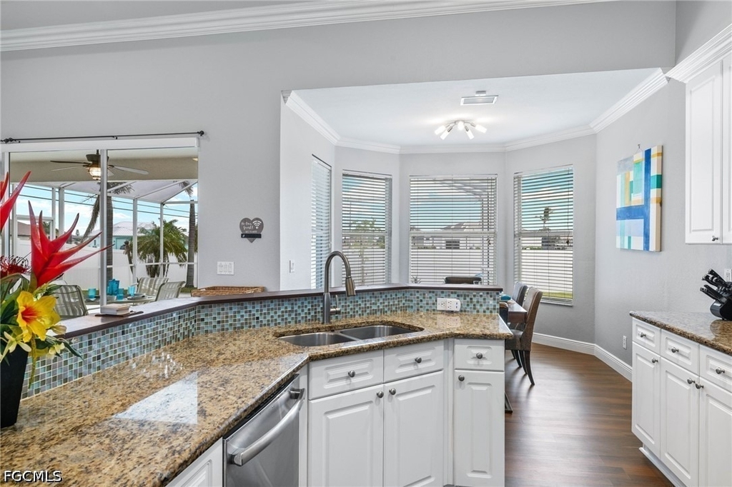 1049 Nw 38th Place - Photo 24