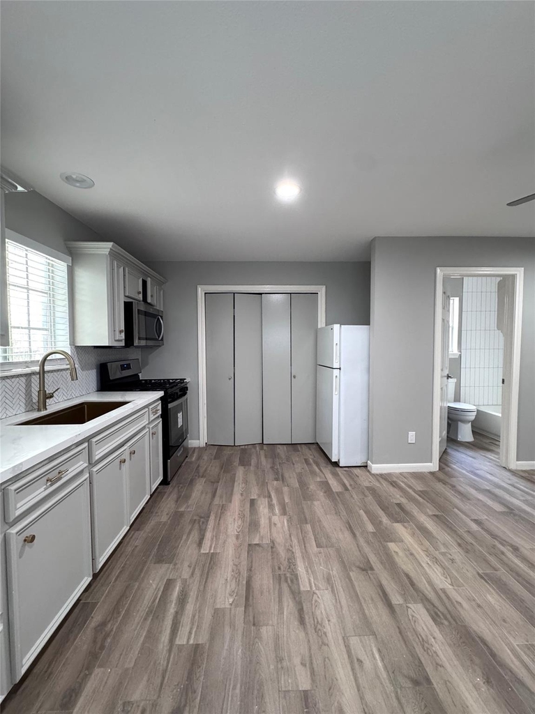 1514 Park Street - Photo 2