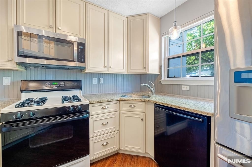 1123 Hyde Park - Photo 8
