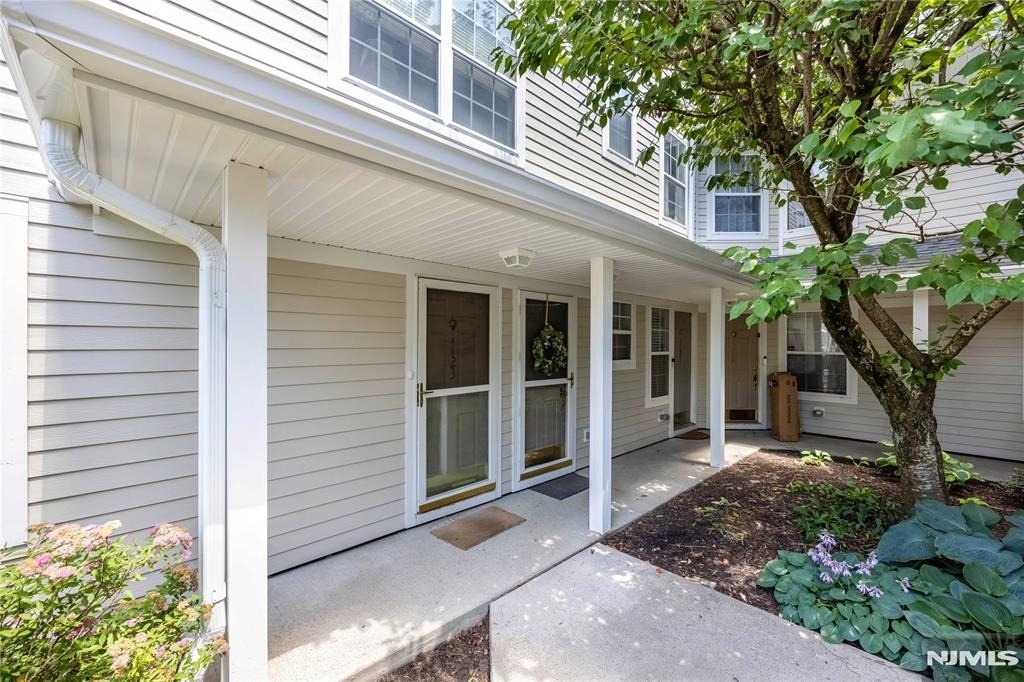 1123 Hyde Park - Photo 1