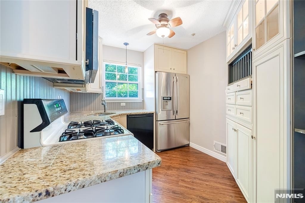 1123 Hyde Park - Photo 6