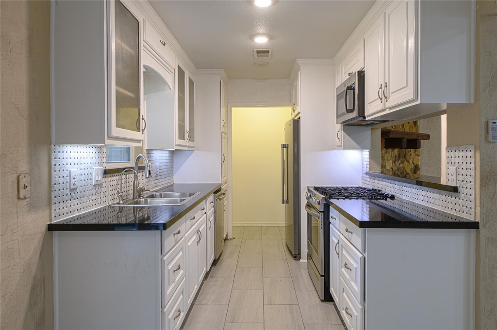 4110 Garden Springs Drive - Photo 5