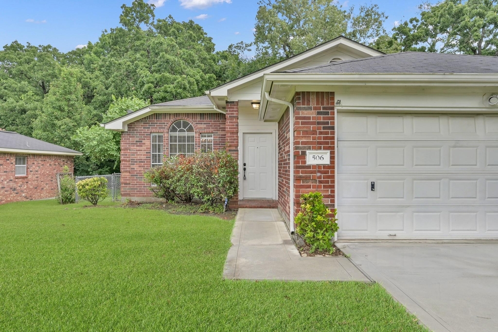 506 Paradise Lane - Photo 1