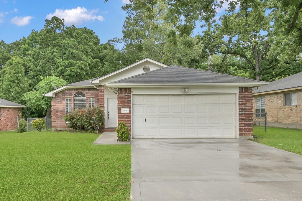 506 Paradise Lane - Photo 0