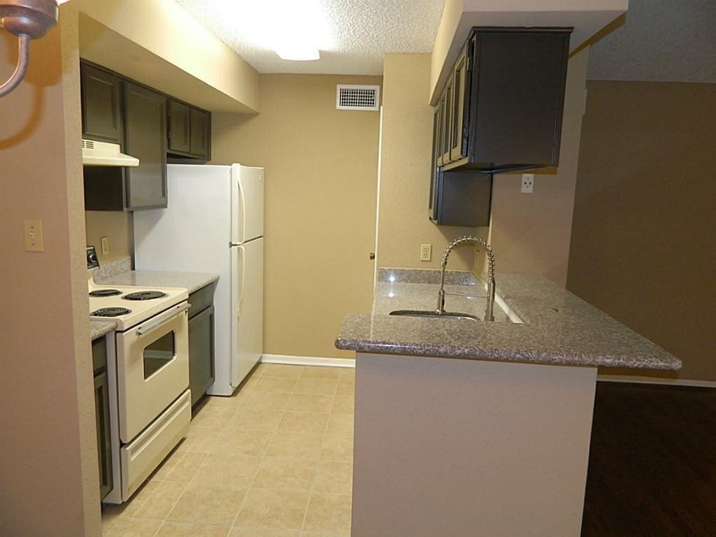 2120 El Paseo Street - Photo 8