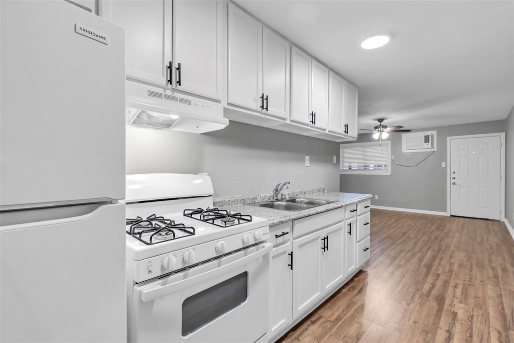 1840 Richmond Avenue - Photo 6