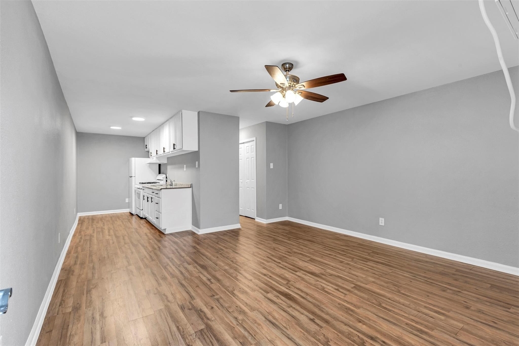 1840 Richmond Avenue - Photo 2