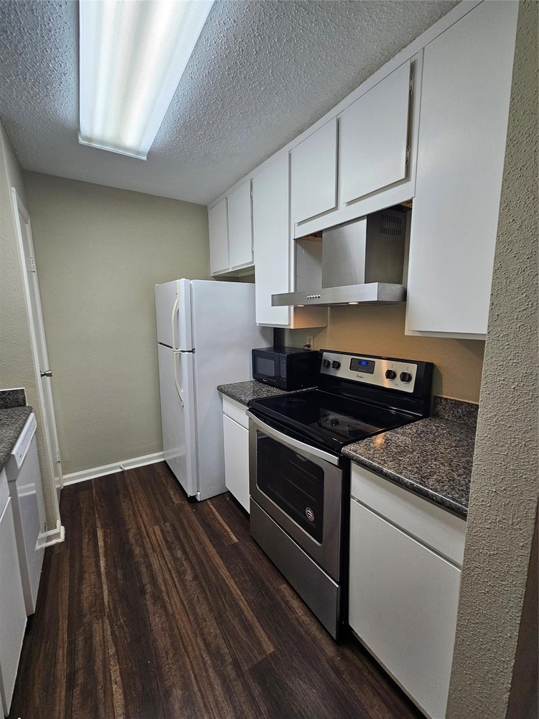 7900 N Stadium Drive - Photo 5