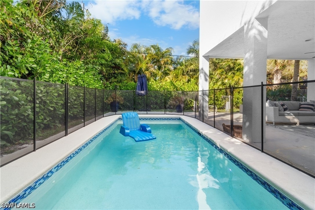 719 Park Avenue - Photo 0