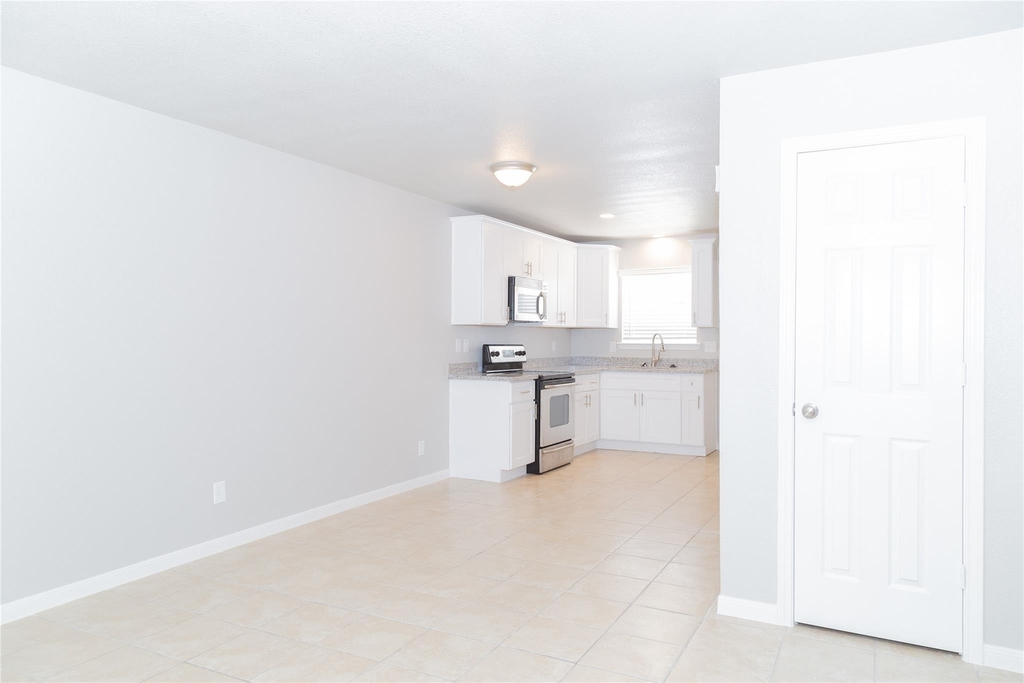2010 N Travis Street - Photo 9