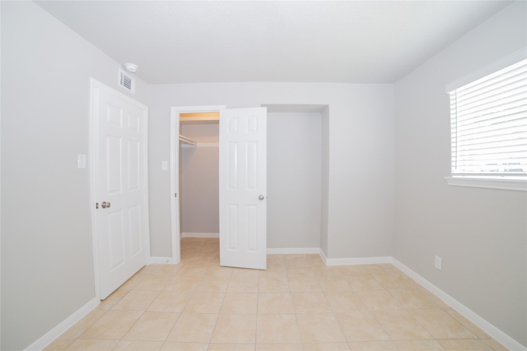2010 N Travis Street - Photo 7