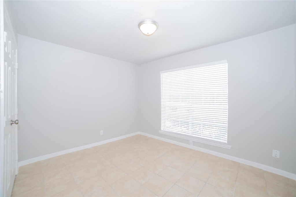 2010 N Travis Street - Photo 4