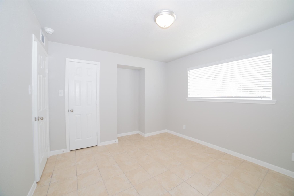2010 N Travis Street - Photo 6