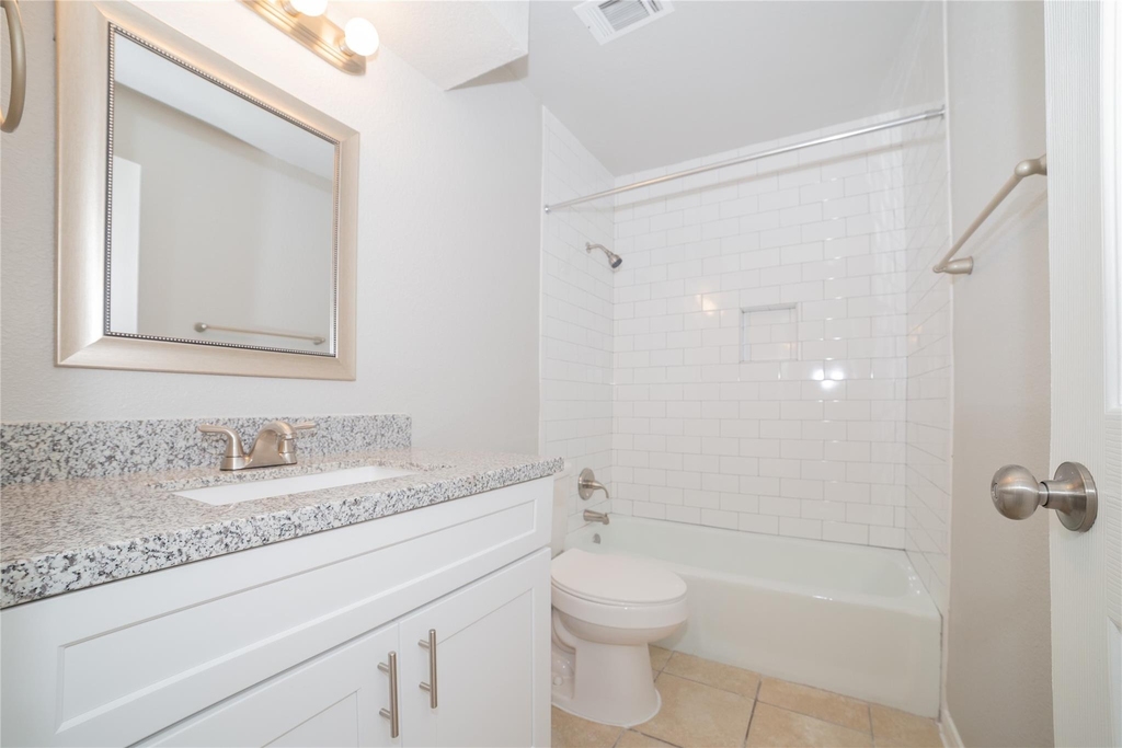 2010 N Travis Street - Photo 0