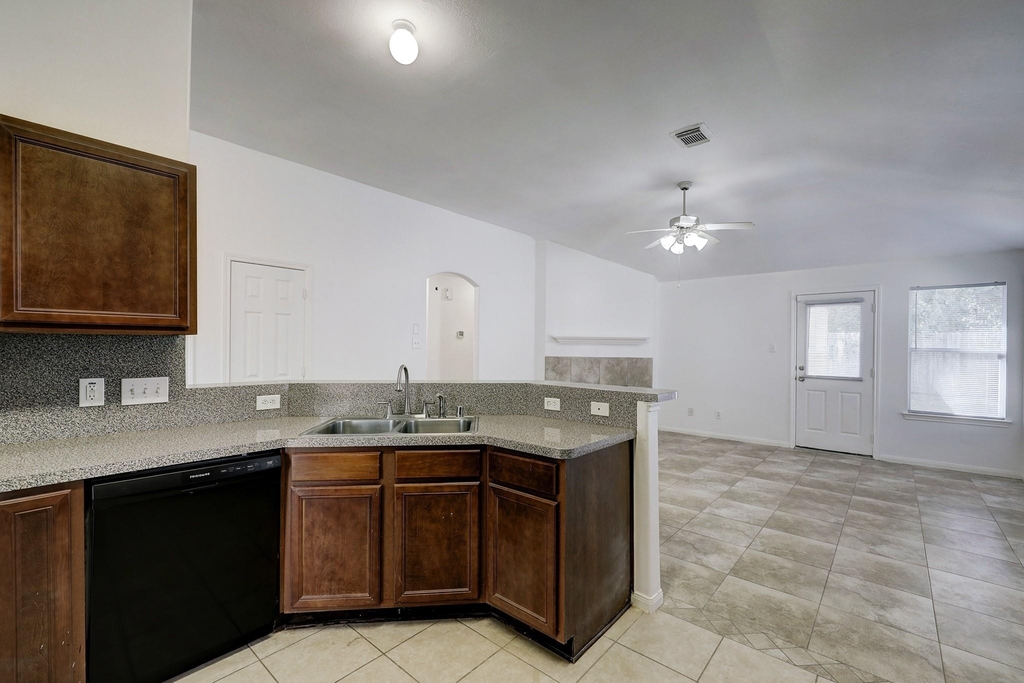 25407 Clover Ranch Drive - Photo 5
