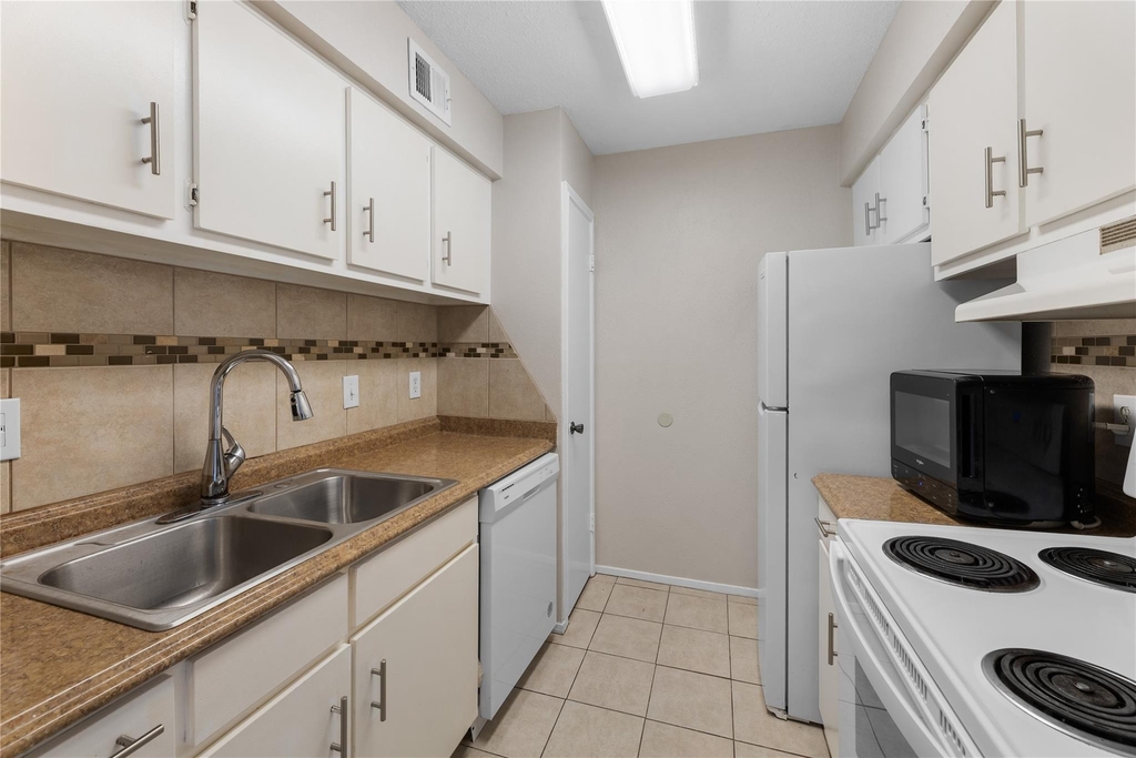 3535 Nasa Parkway - Photo 6