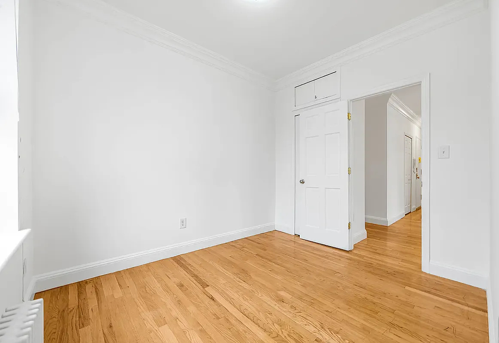 East 19th Street - Photo 4
