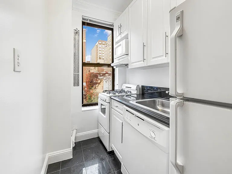 East 19th Street - Photo 2