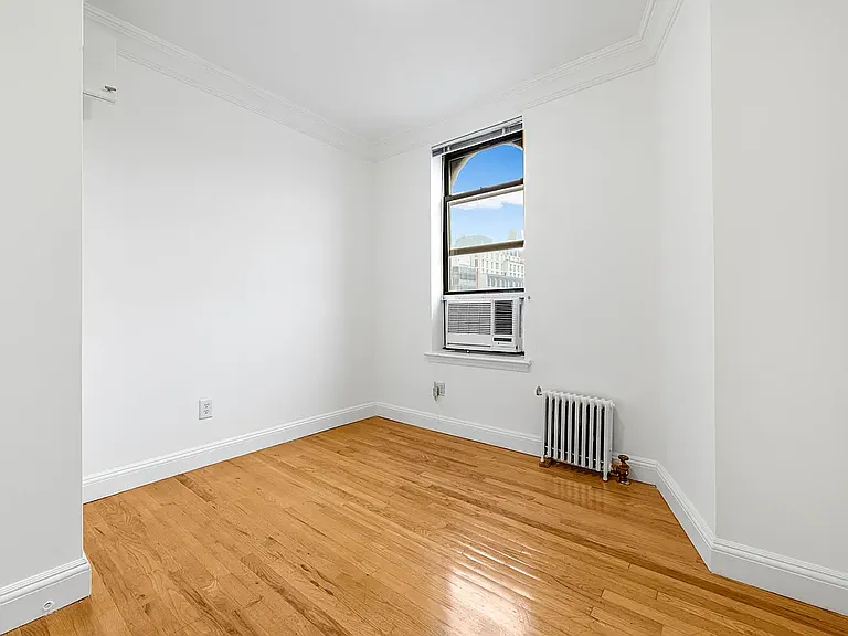 East 19th Street - Photo 5