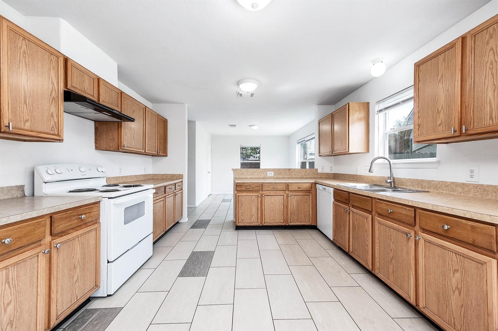17219 Morning Blossom Place - Photo 11