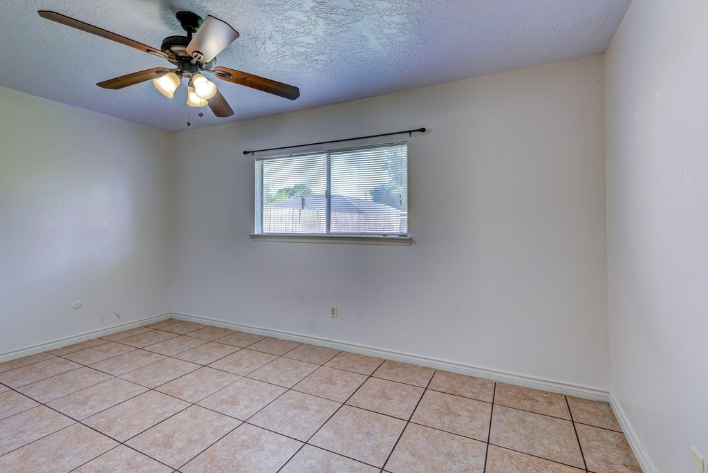 9742 Charmont Road - Photo 17