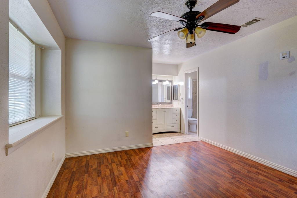 9742 Charmont Road - Photo 14