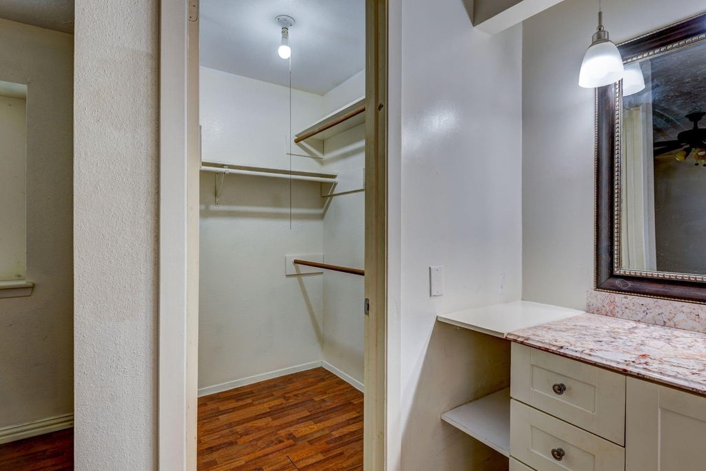 9742 Charmont Road - Photo 15