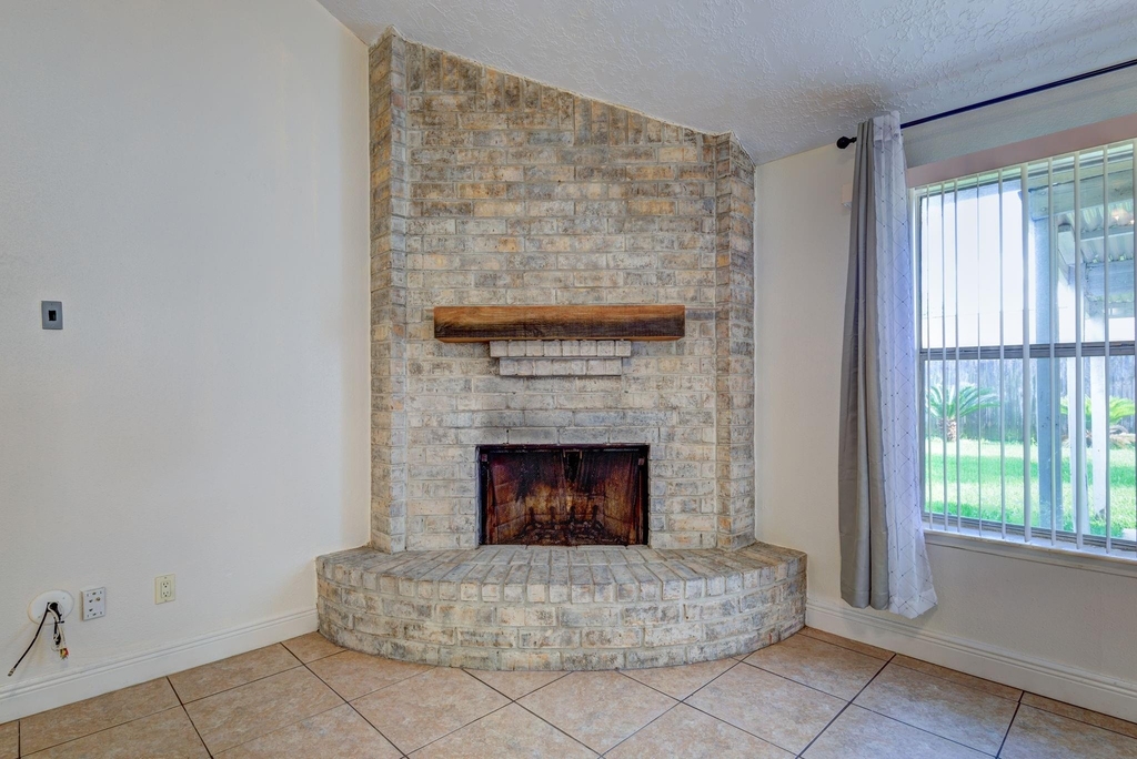 9742 Charmont Road - Photo 6