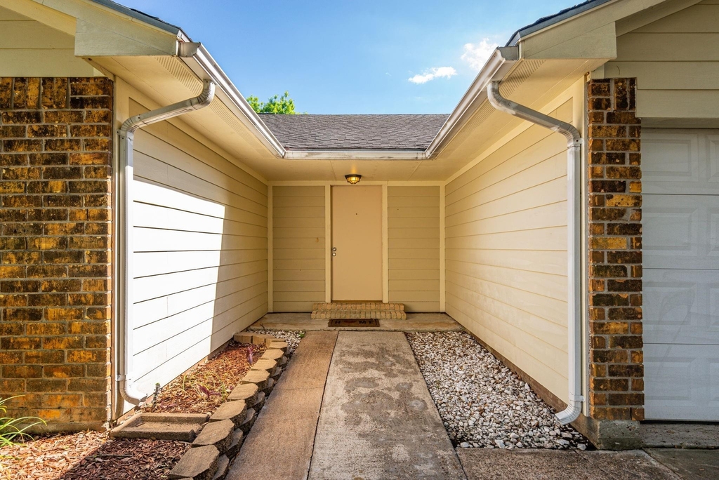 9742 Charmont Road - Photo 3