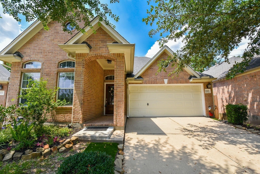 15975 Cottage Ivy Circle - Photo 0