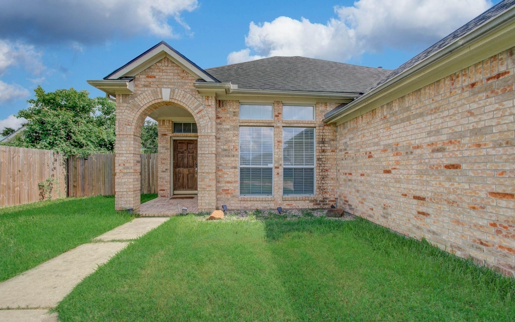 18303 Brenwood Manor Drive - Photo 1