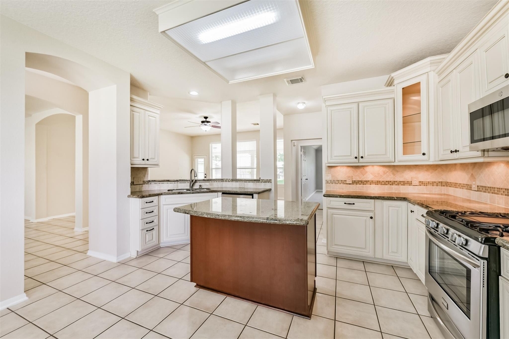 2401 Woody Road - Photo 8