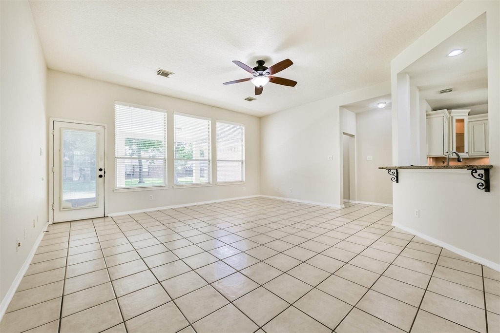 2401 Woody Road - Photo 4