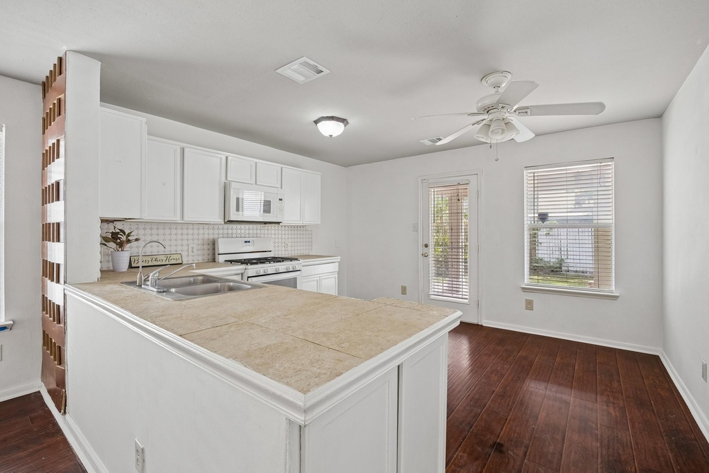 19007 Remington Park Dr - Photo 8