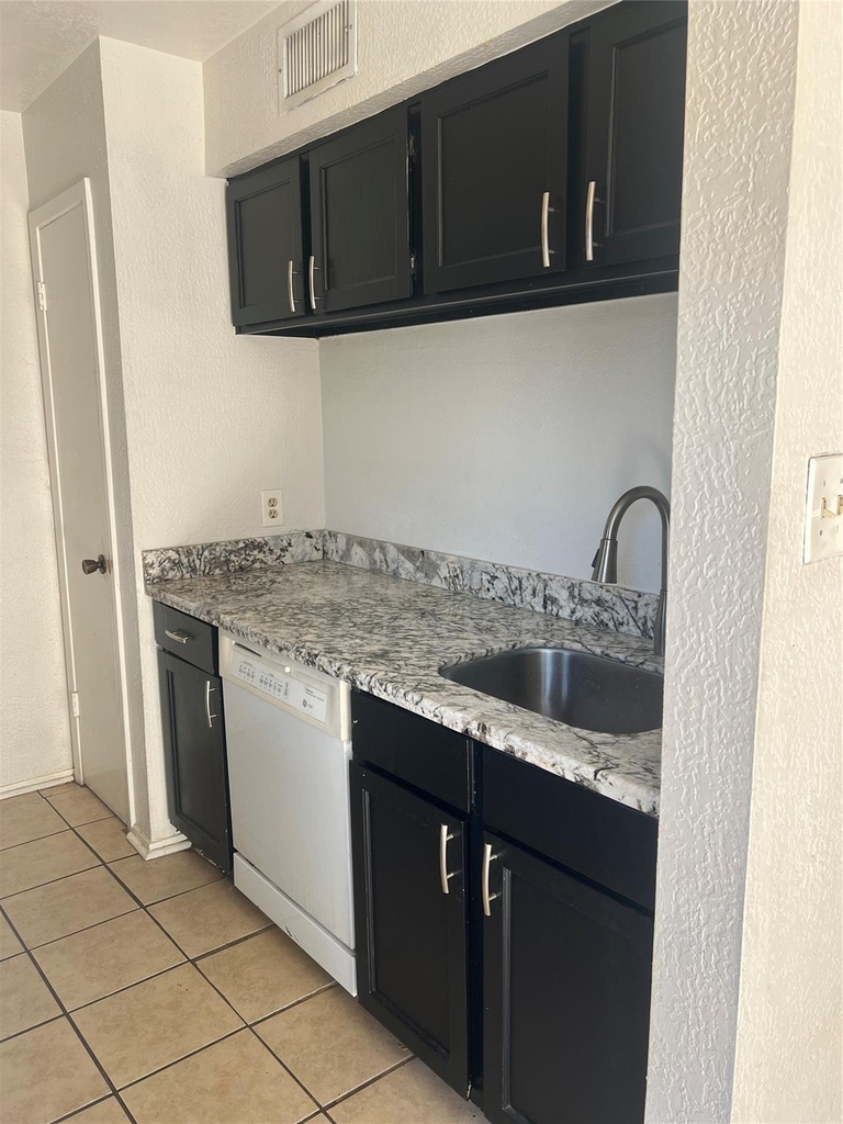 6111 Beverly Hill Street - Photo 4