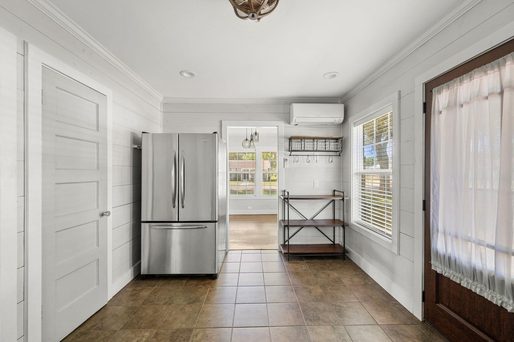 1036 Jackson Street - Photo 5