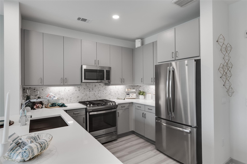3636 W Dallas Street - Photo 2