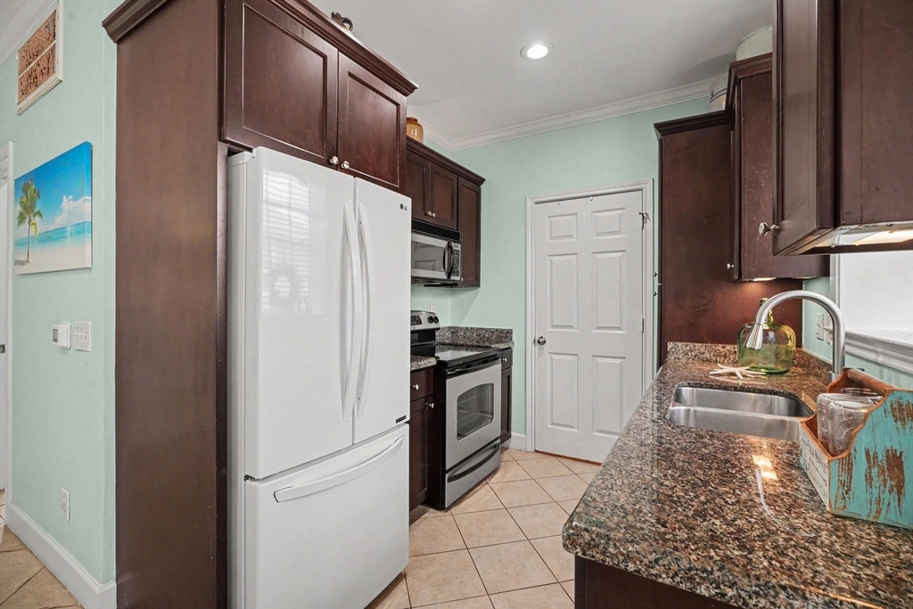 7000 Seawall Boulevard - Photo 9
