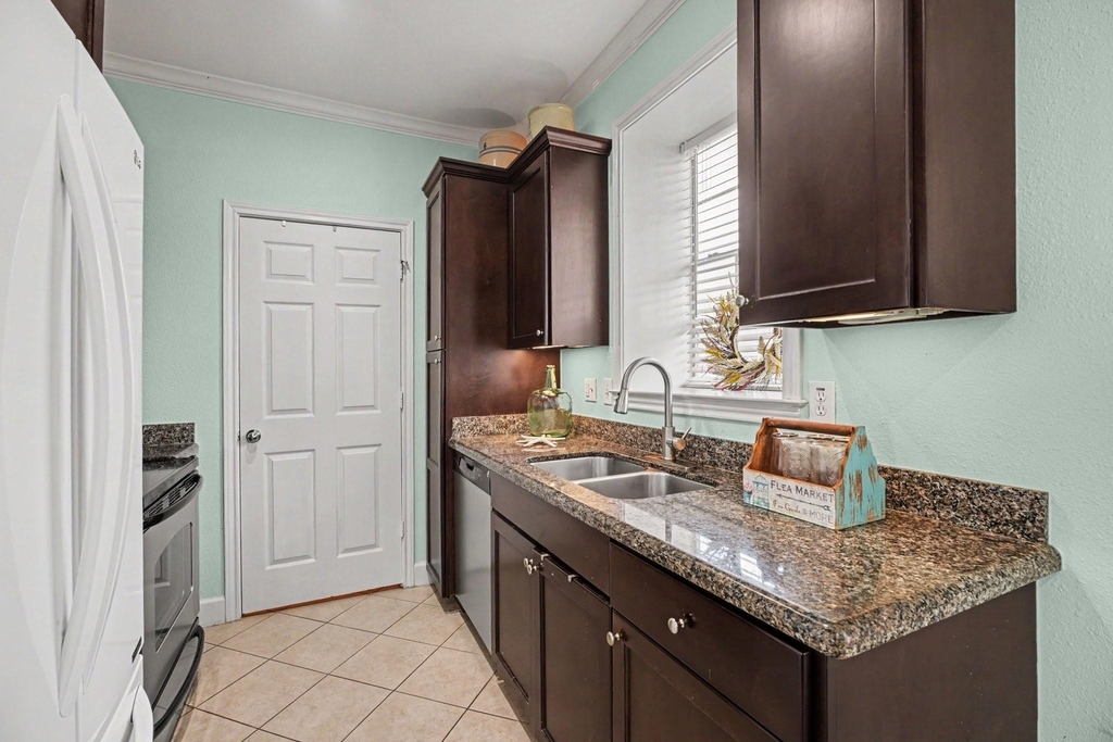 7000 Seawall Boulevard - Photo 11