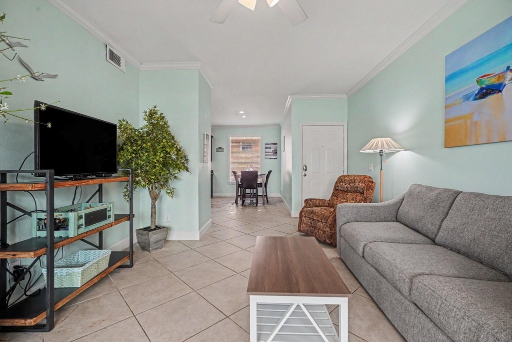 7000 Seawall Boulevard - Photo 3