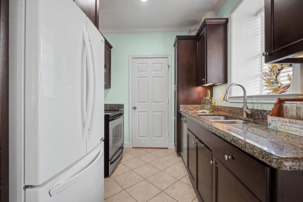 7000 Seawall Boulevard - Photo 10