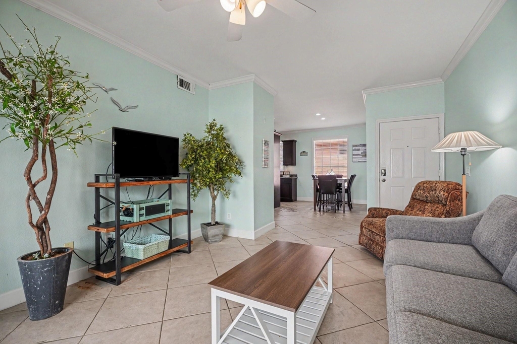 7000 Seawall Boulevard - Photo 5