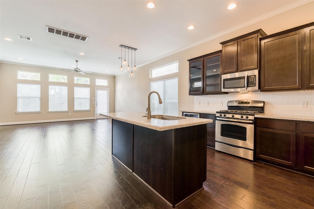 5807 Larkin Street - Photo 2