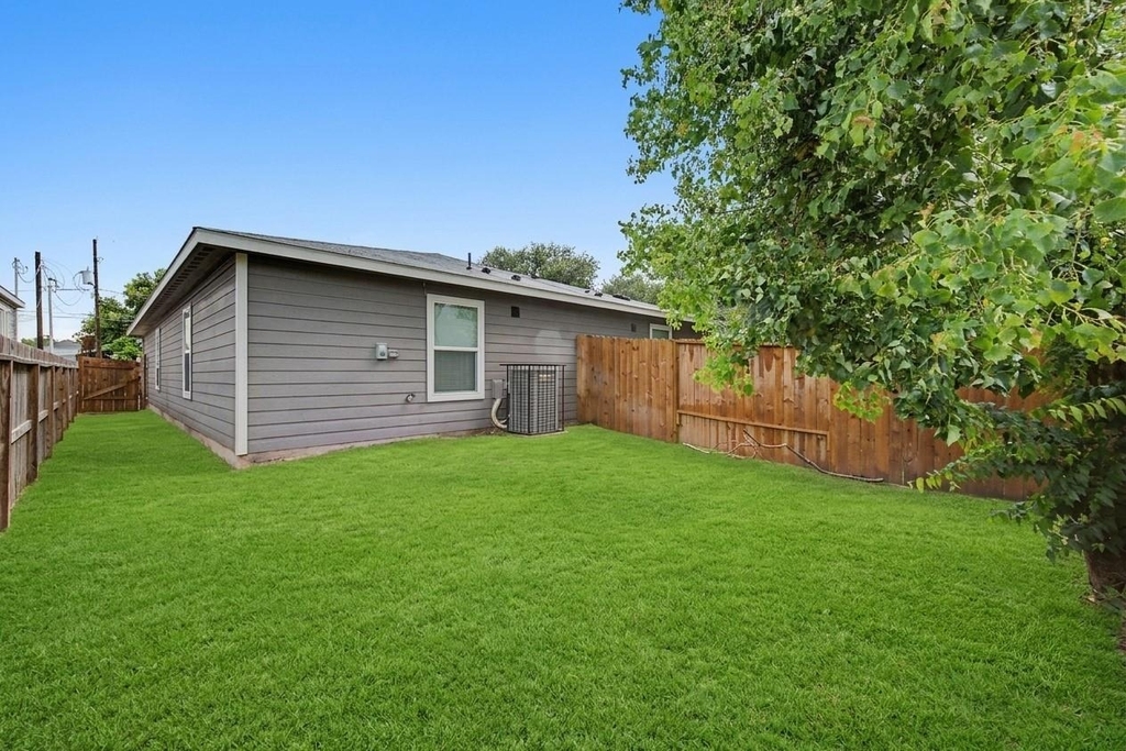 5409 Nielan Street - Photo 3