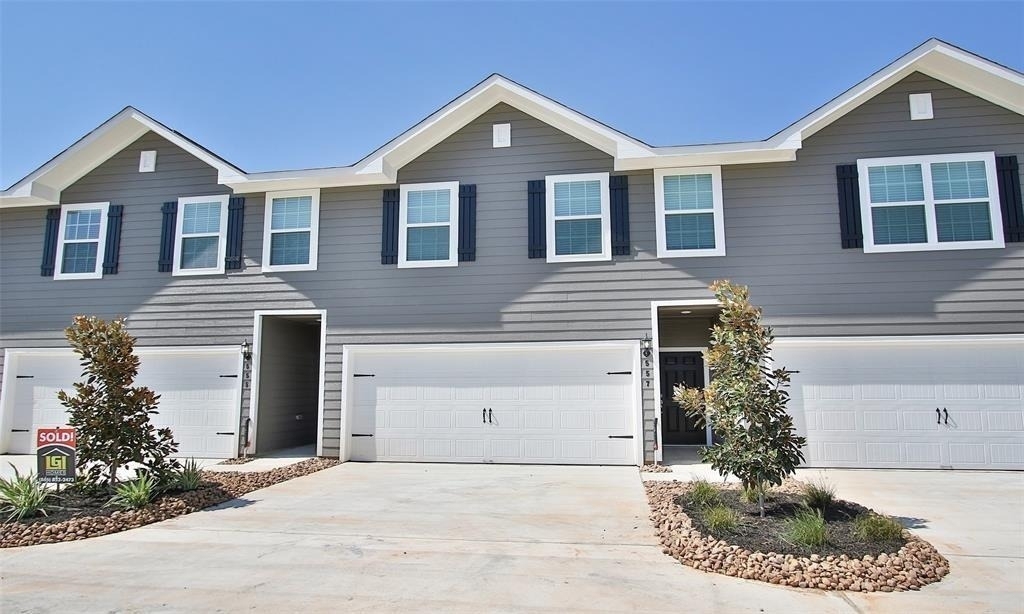 545 Bains Street - Photo 0